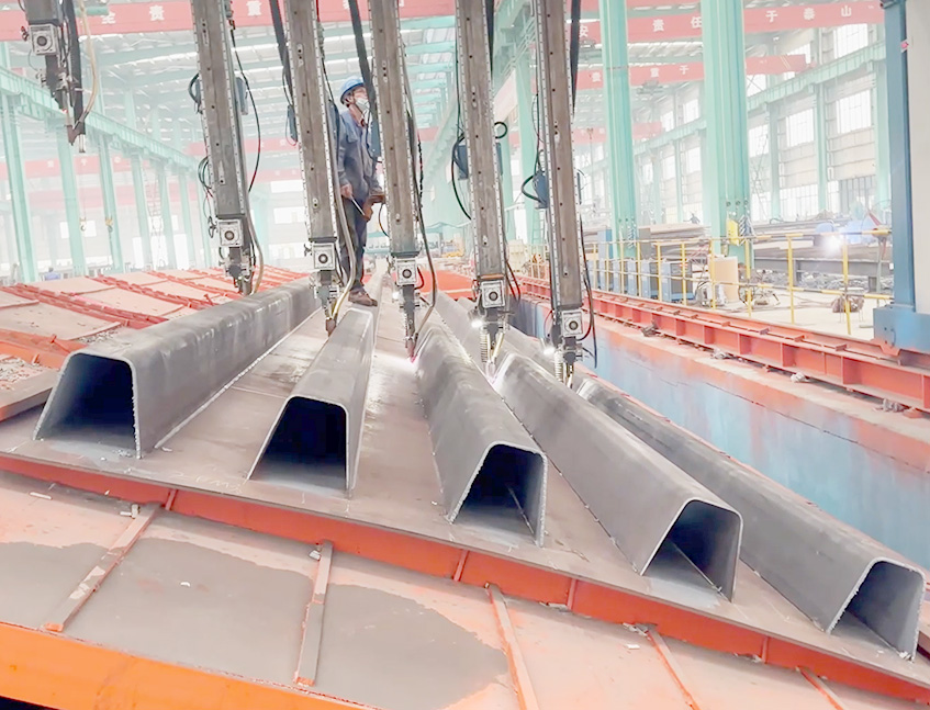 U-Rib External Welding Machine